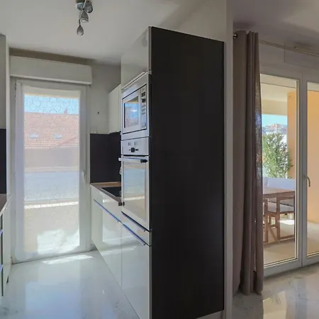 Apt Lumineux Avec Terrasse A 5' Du Centre *