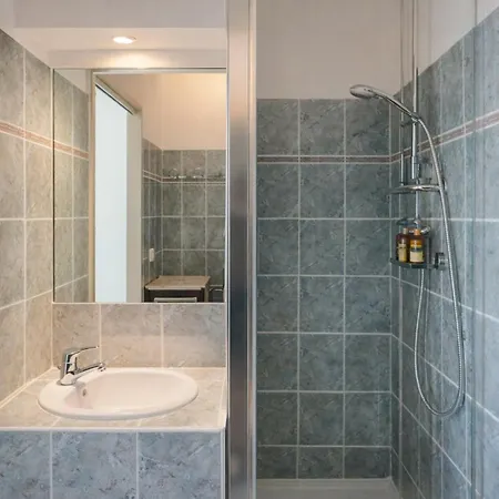 Lumineux Avec Terrasse A 5' Du Centre