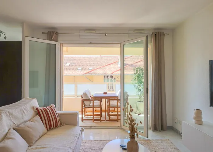 Lumineux Avec Terrasse A 5' Du Centre شقة