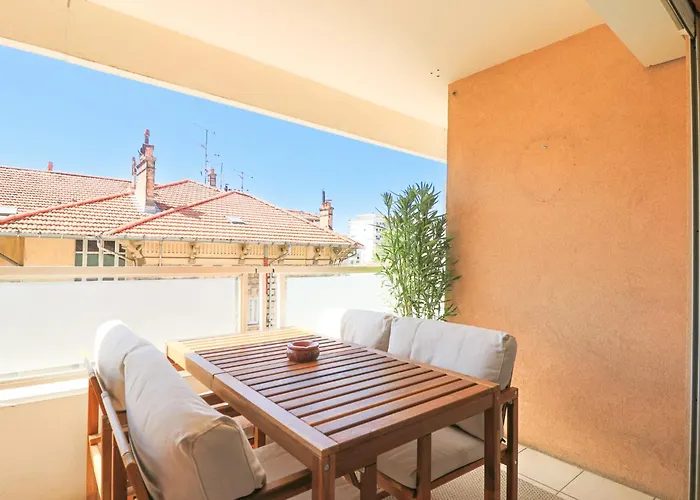 شقة Lumineux Avec Terrasse A 5' Du Centre