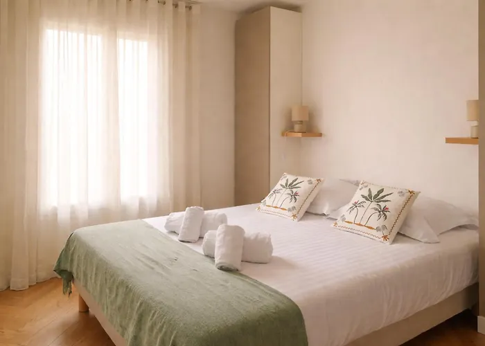 شقة Lumineux Avec Terrasse A 5' Du Centre